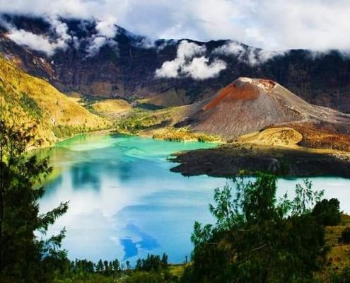 senaru crater rim Rinjani Trekking Expert is an Eco-friendly tour operator who believes that protection and preservation of nature Mount Rinjan Lombok is our corporate responsibility